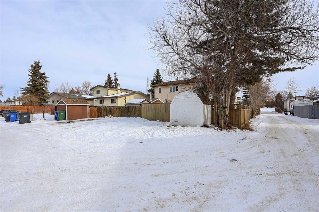 70 Mclevin Crescent, Red Deer, AB - Outdoor