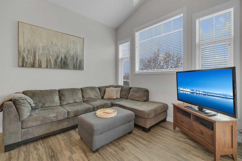 156 Wiley Crescent, Red Deer, AB - Indoor Photo Showing Living Room