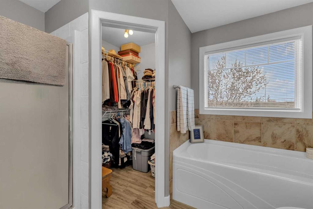 156 Wiley Crescent, Red Deer, AB - Indoor Photo Showing Bathroom