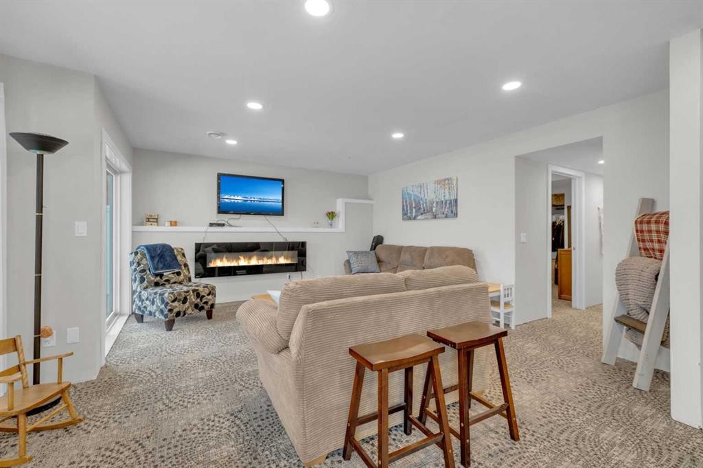 156 Wiley Crescent, Red Deer, AB - Indoor With Fireplace