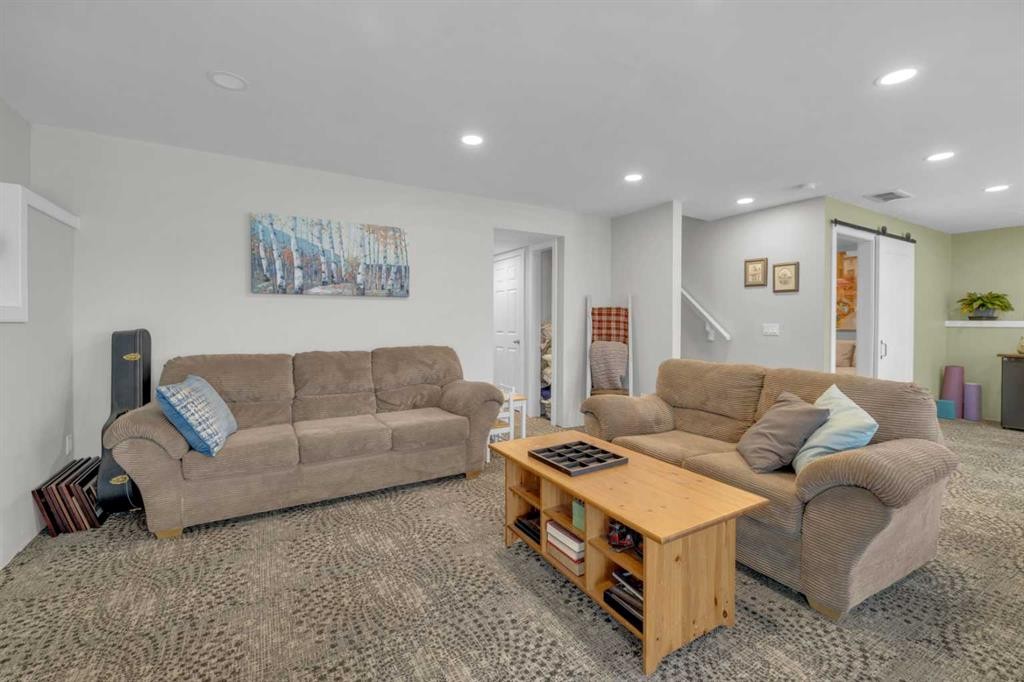 156 Wiley Crescent, Red Deer, AB - Indoor Photo Showing Living Room