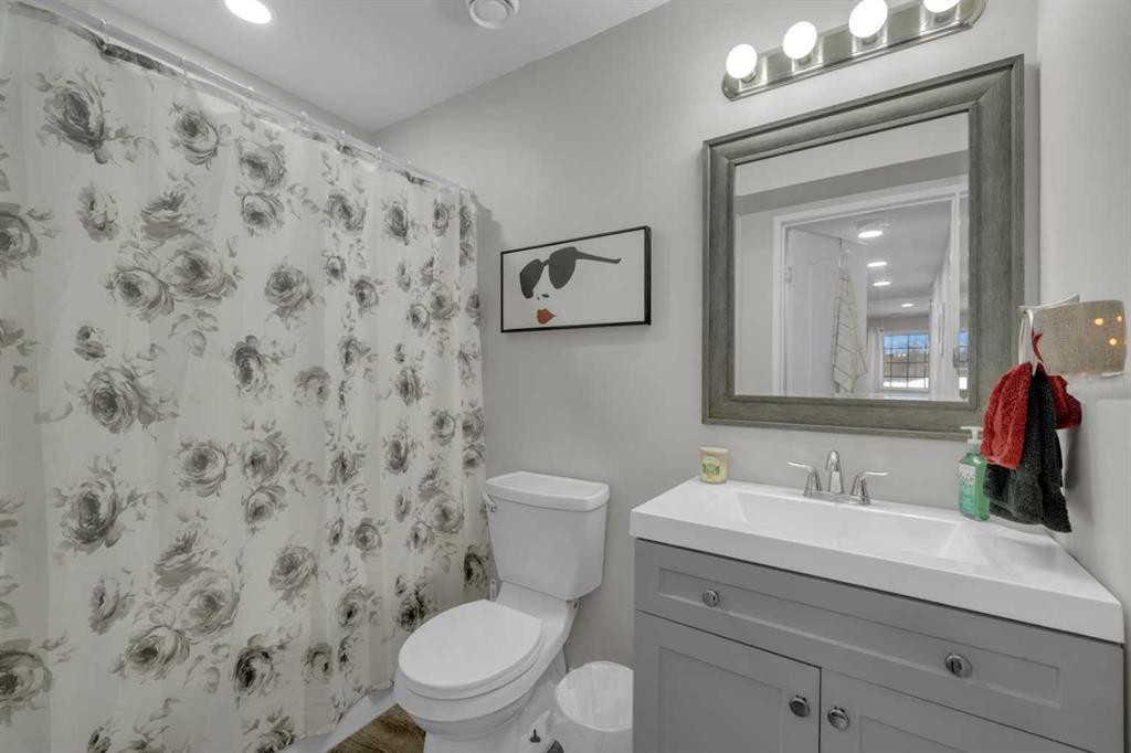 156 Wiley Crescent, Red Deer, AB - Indoor Photo Showing Bathroom