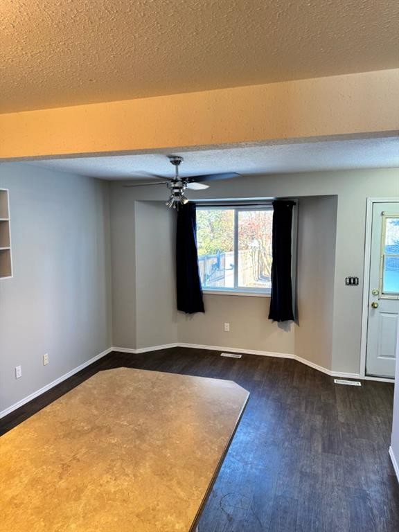 61 Lakeview Close, Blackfalds, AB - Indoor Photo Showing Other Room