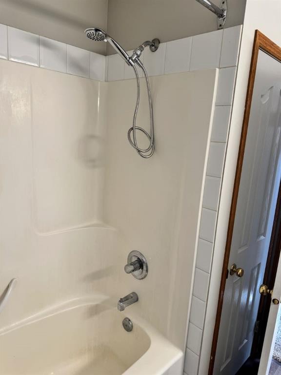 61 Lakeview Close, Blackfalds, AB - Indoor Photo Showing Bathroom