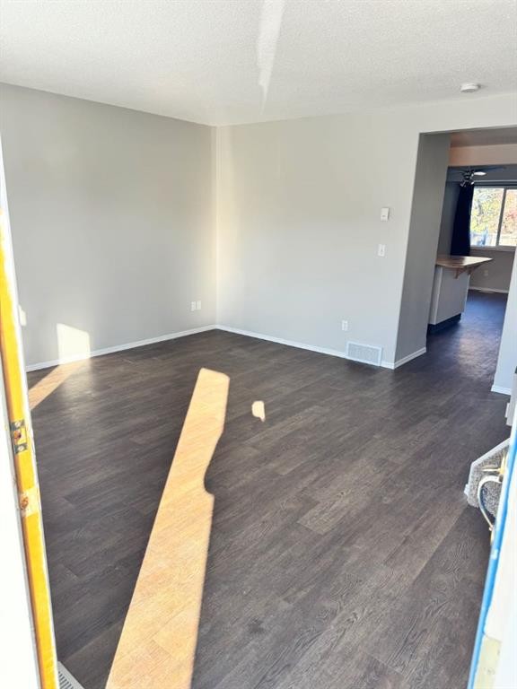 61 Lakeview Close, Blackfalds, AB - Indoor Photo Showing Other Room