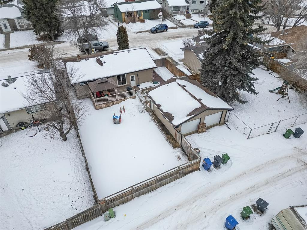 15 Malcolm Crescent, Red Deer, AB - Outdoor