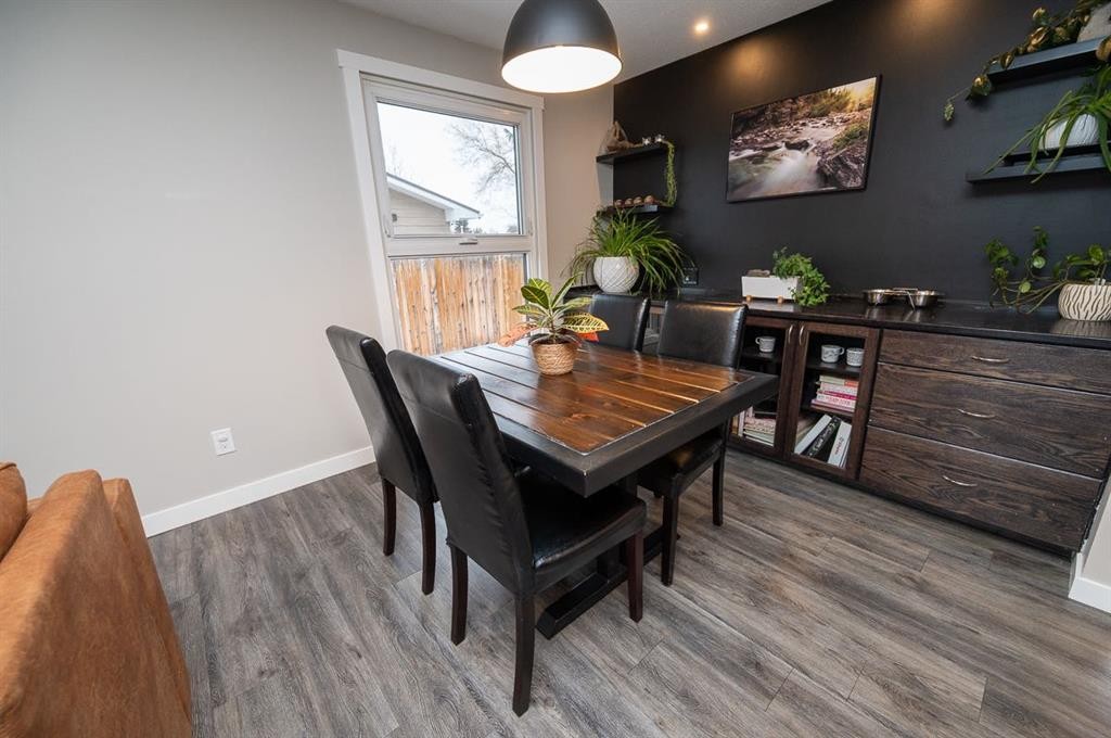 15 Malcolm Crescent, Red Deer, AB - Indoor Photo Showing Dining Room