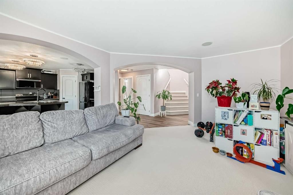 20 Bowman Circle, Sylvan Lake, AB - Indoor Photo Showing Living Room