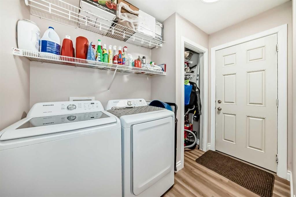 20 Bowman Circle, Sylvan Lake, AB - Indoor Photo Showing Laundry Room
