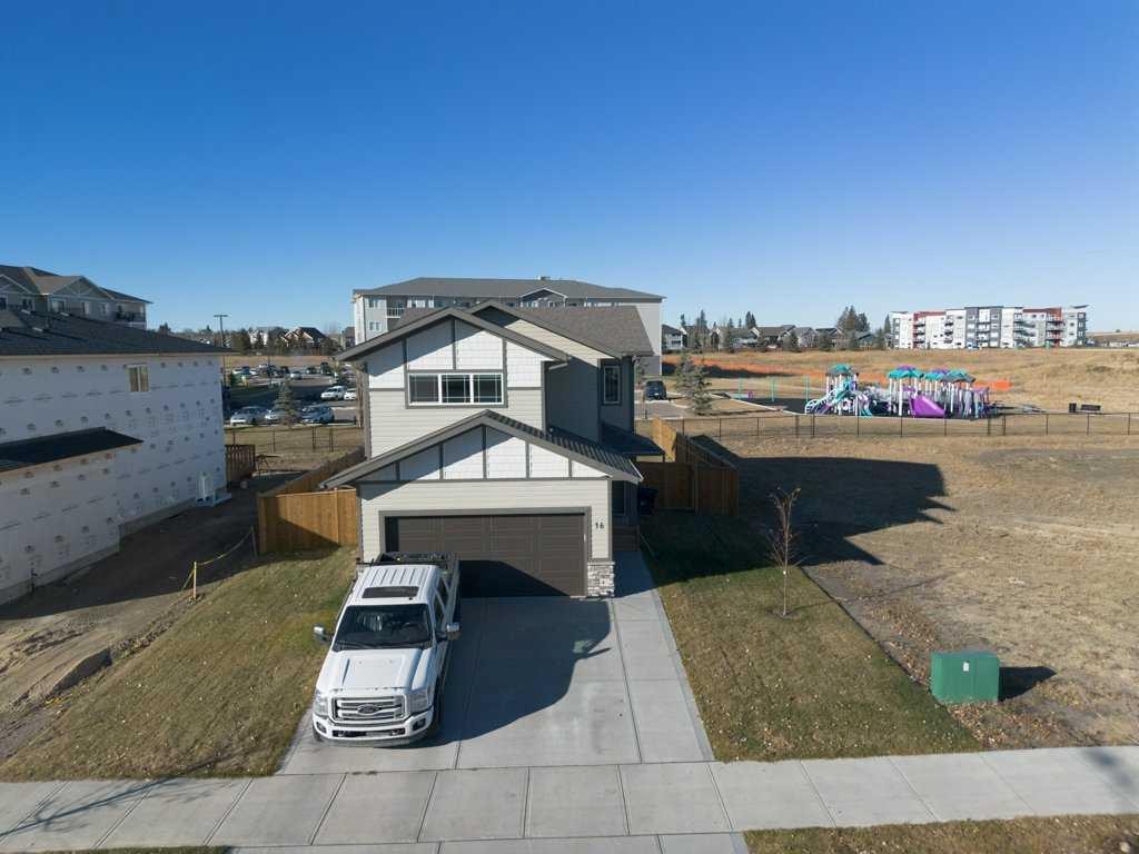 16 Trinity Street, Lacombe, AB - Outdoor