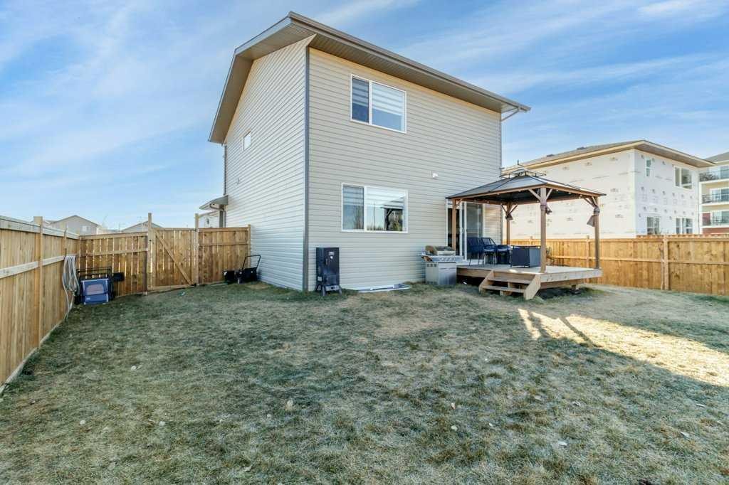 16 Trinity Street, Lacombe, AB - Outdoor