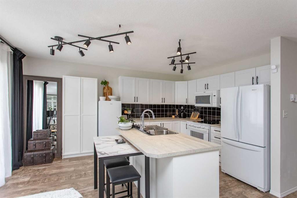 4-20 Jacobs Close, Red Deer, AB