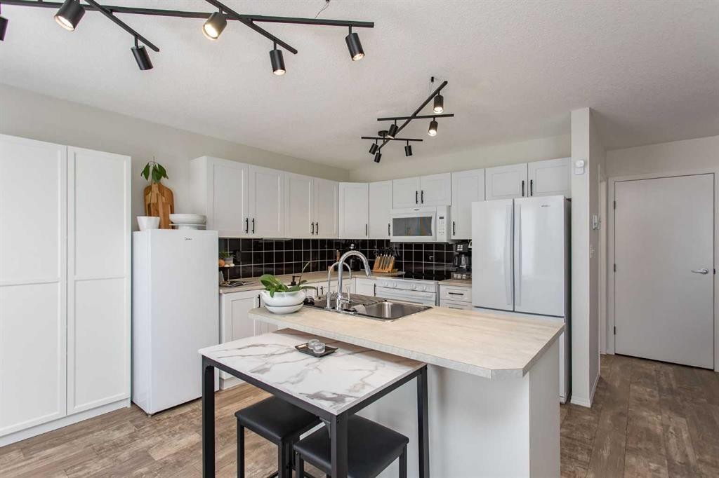 4-20 Jacobs Close, Red Deer, AB