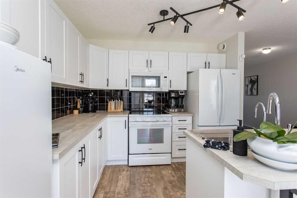 4-20 Jacobs Close, Red Deer, AB