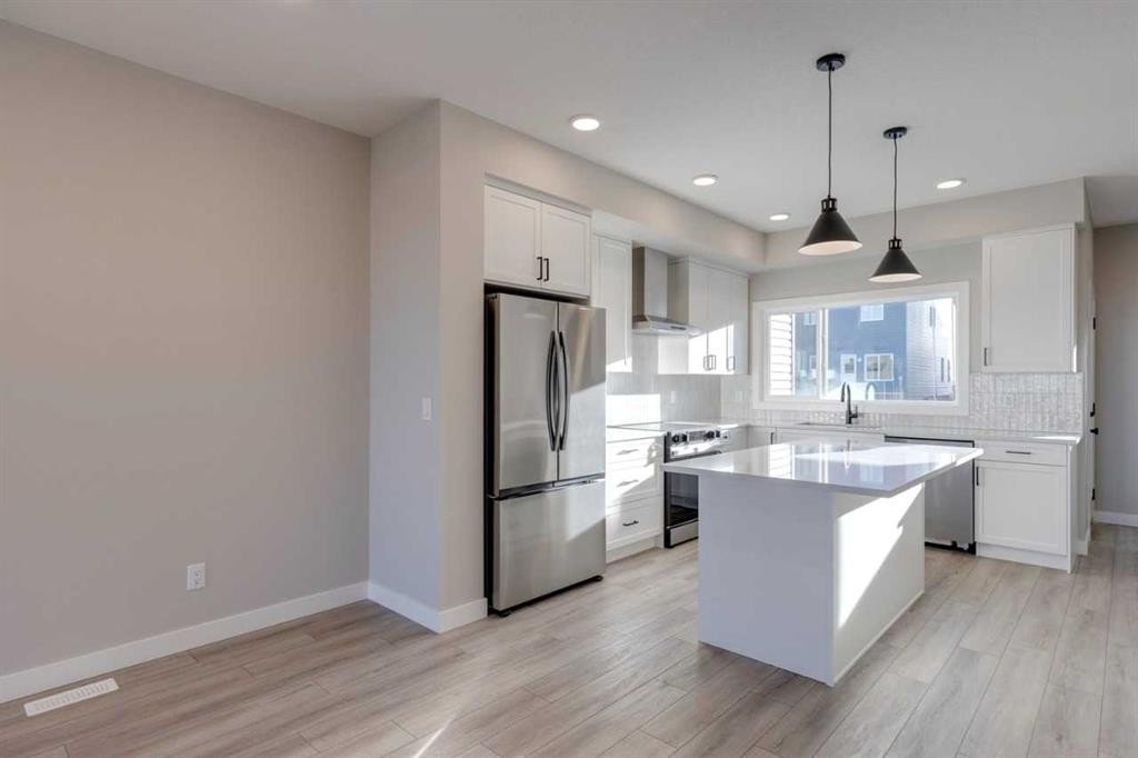 315 Fireside Drive, Cochrane, AB - Indoor Photo Showing Kitchen With Upgraded Kitchen