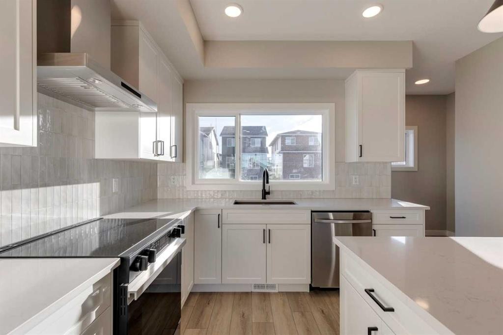 315 Fireside Drive, Cochrane, AB - Indoor Photo Showing Kitchen With Upgraded Kitchen