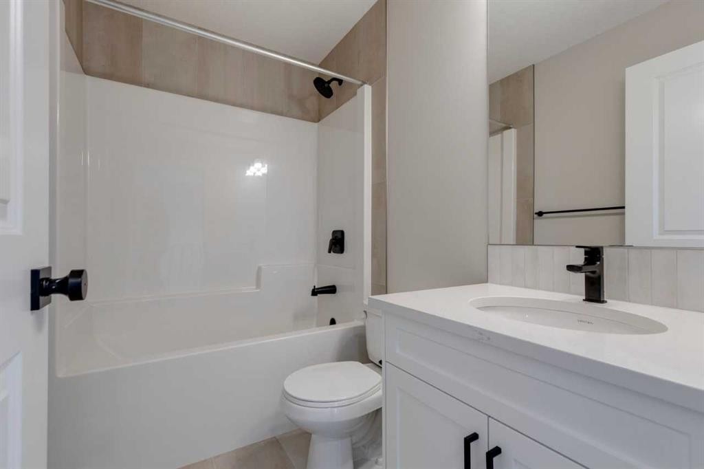 315 Fireside Drive, Cochrane, AB - Indoor Photo Showing Bathroom