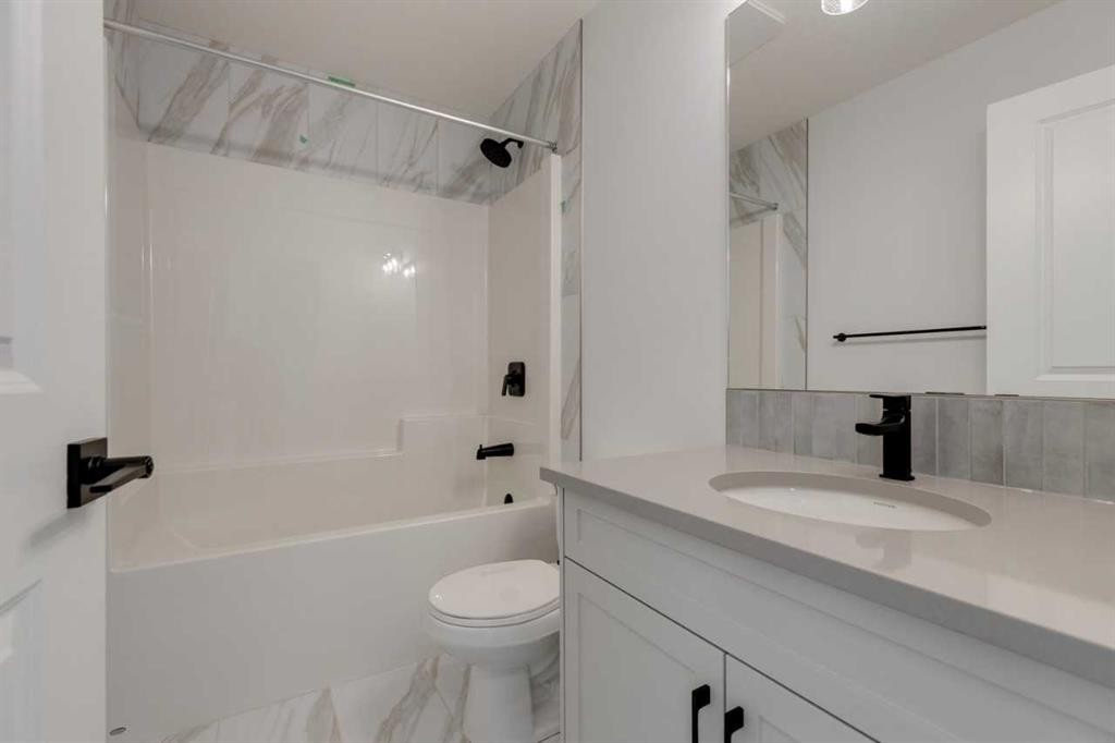 367 Fireside Drive, Cochrane, AB - Indoor Photo Showing Bathroom