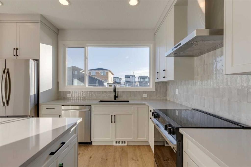 367 Fireside Drive, Cochrane, AB - Indoor Photo Showing Kitchen With Upgraded Kitchen