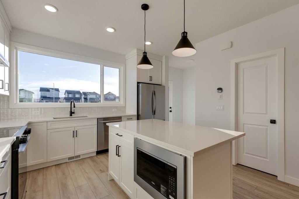 371 Fireside Drive, Cochrane, AB - Indoor Photo Showing Kitchen With Upgraded Kitchen
