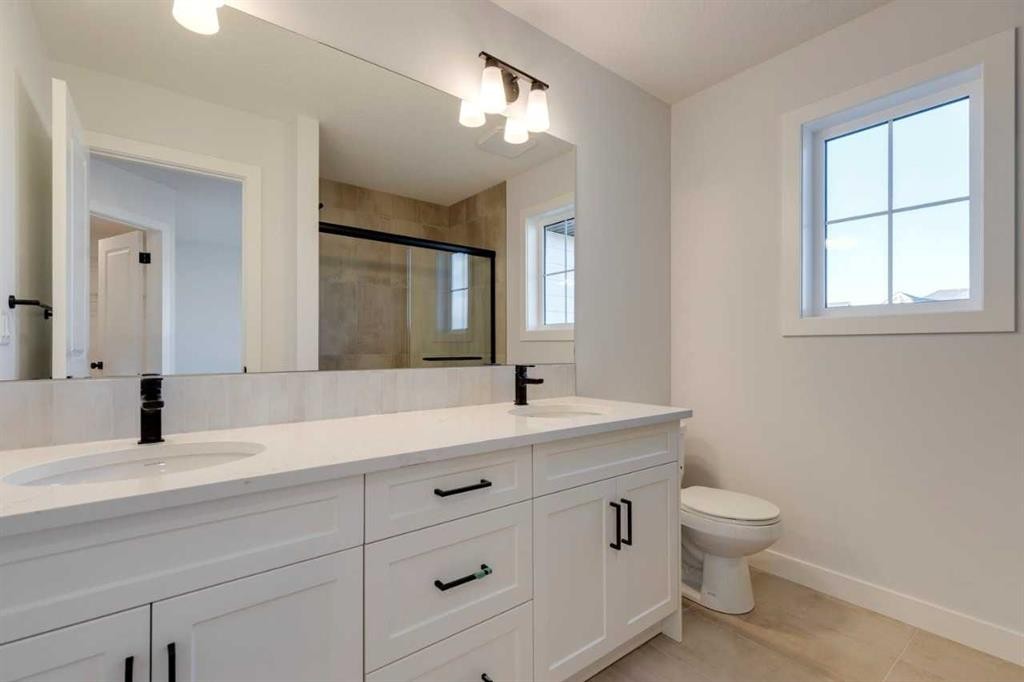 371 Fireside Drive, Cochrane, AB - Indoor Photo Showing Bathroom