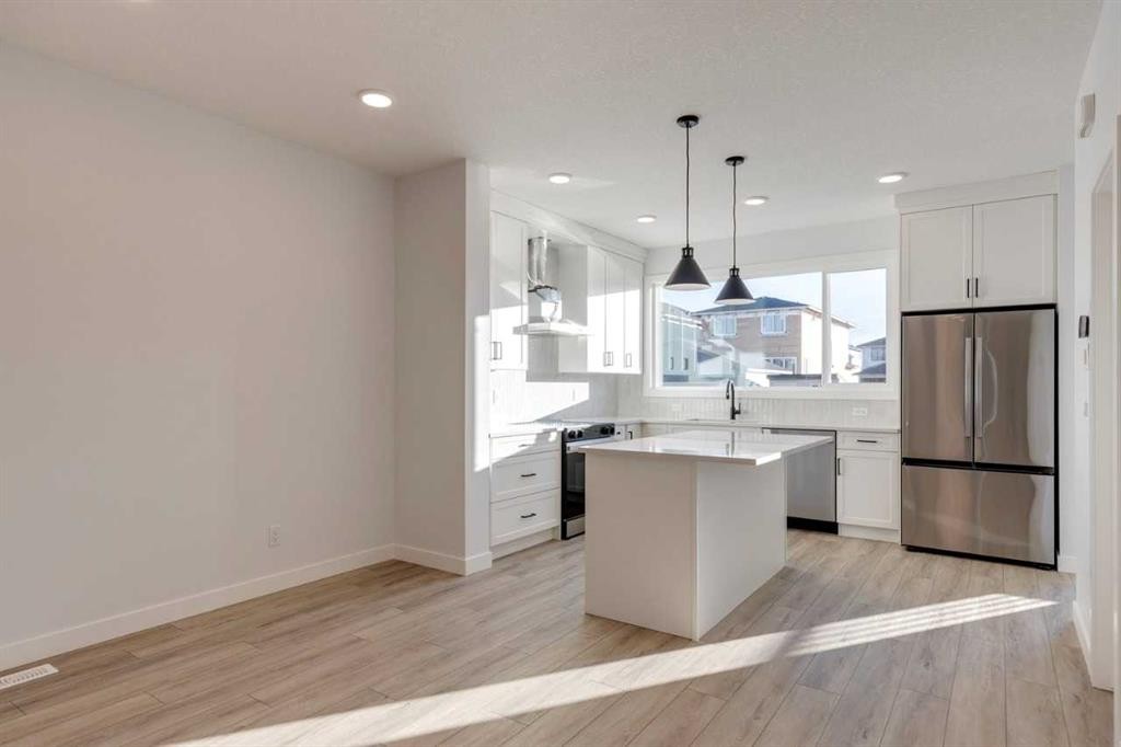 371 Fireside Drive, Cochrane, AB - Indoor Photo Showing Kitchen With Upgraded Kitchen