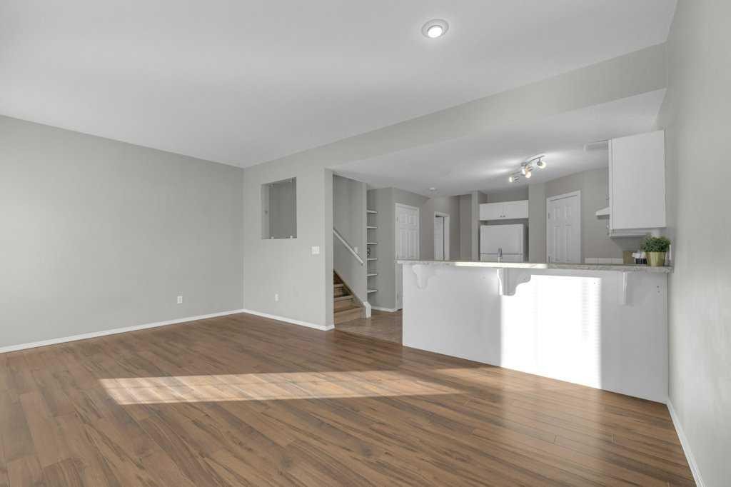 337 Addington Drive, Red Deer, AB - Indoor Photo Showing Kitchen