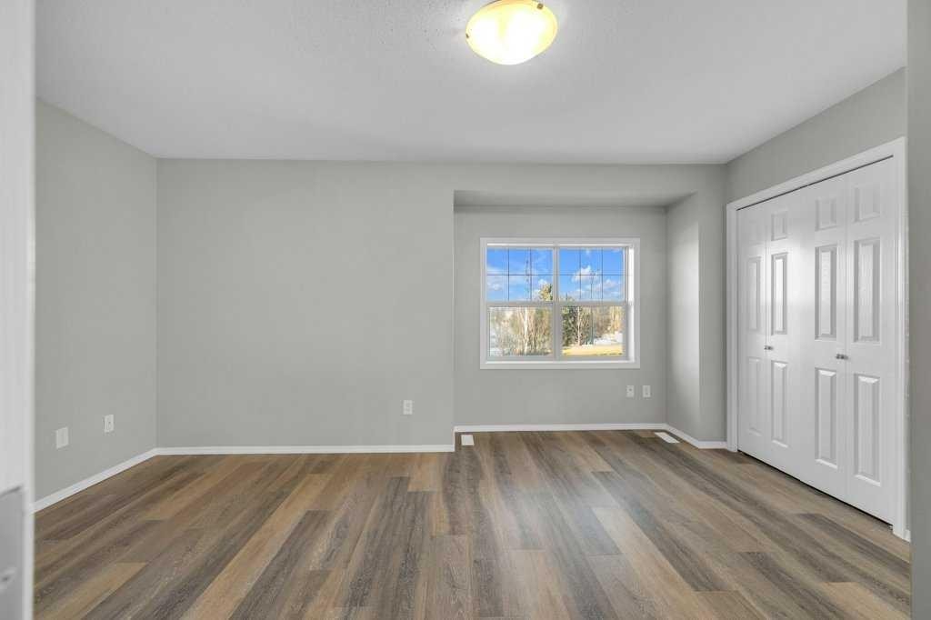 337 Addington Drive, Red Deer, AB - Indoor Photo Showing Other Room