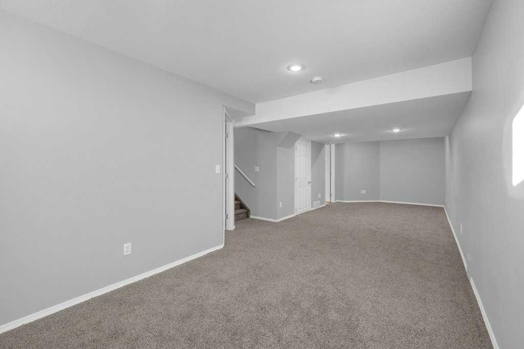 337 Addington Drive, Red Deer, AB - Indoor Photo Showing Other Room