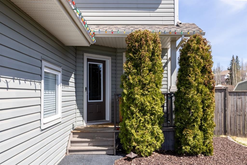 4828 55 Boulevard Close, Innisfail, AB - Outdoor With Exterior