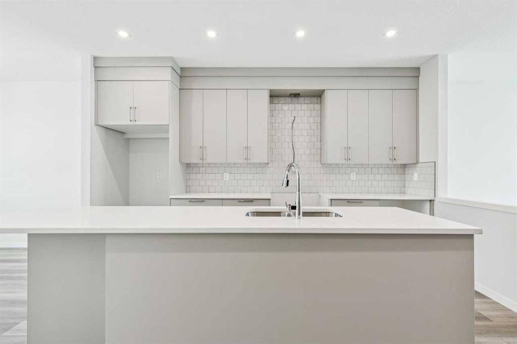 335 Herron Landing Ne, Calgary, AB - Indoor Photo Showing Kitchen