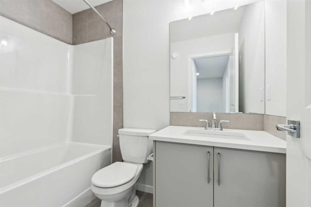 335 Herron Landing Ne, Calgary, AB - Indoor Photo Showing Bathroom