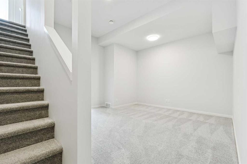 335 Herron Landing Ne, Calgary, AB - Indoor Photo Showing Other Room