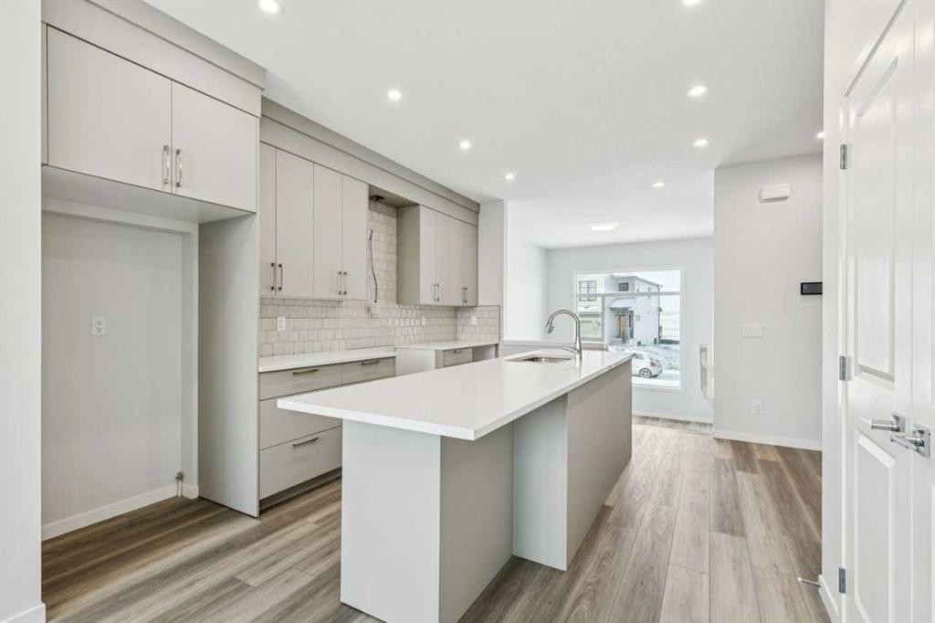 335 Herron Landing Ne, Calgary, AB - Indoor Photo Showing Kitchen