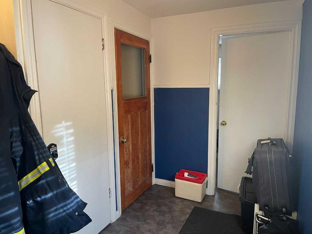 3629 51 Avenue, Red Deer, AB - Indoor