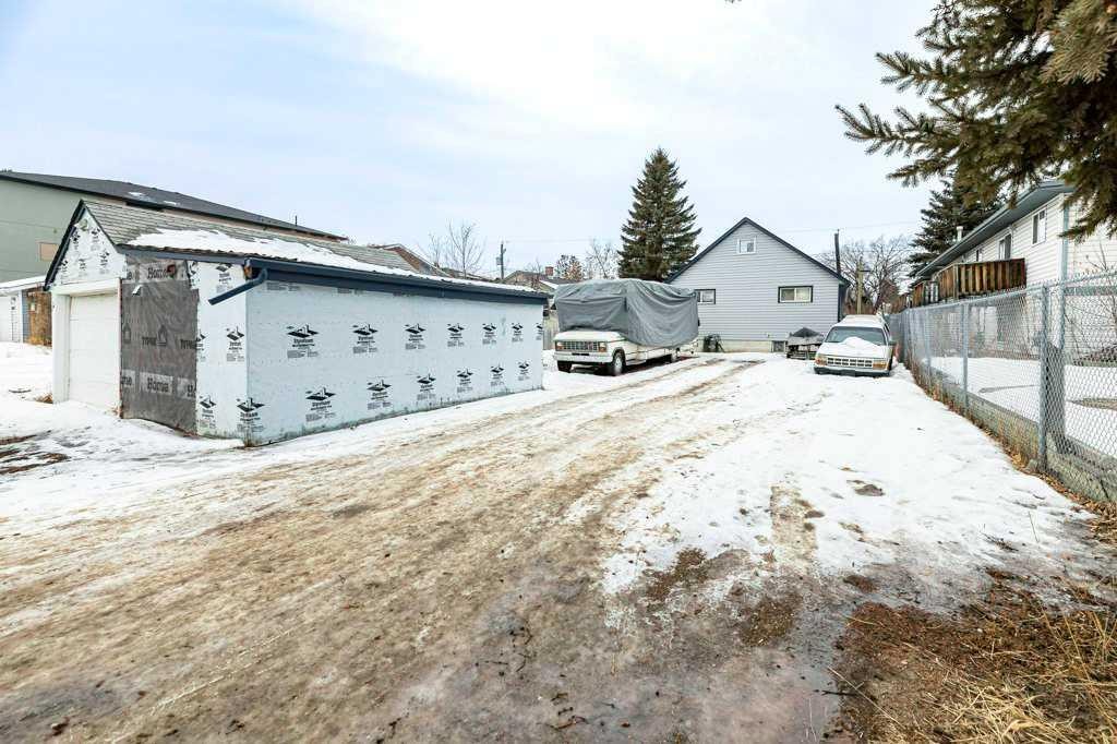 3629 51 Avenue, Red Deer, AB - Outdoor