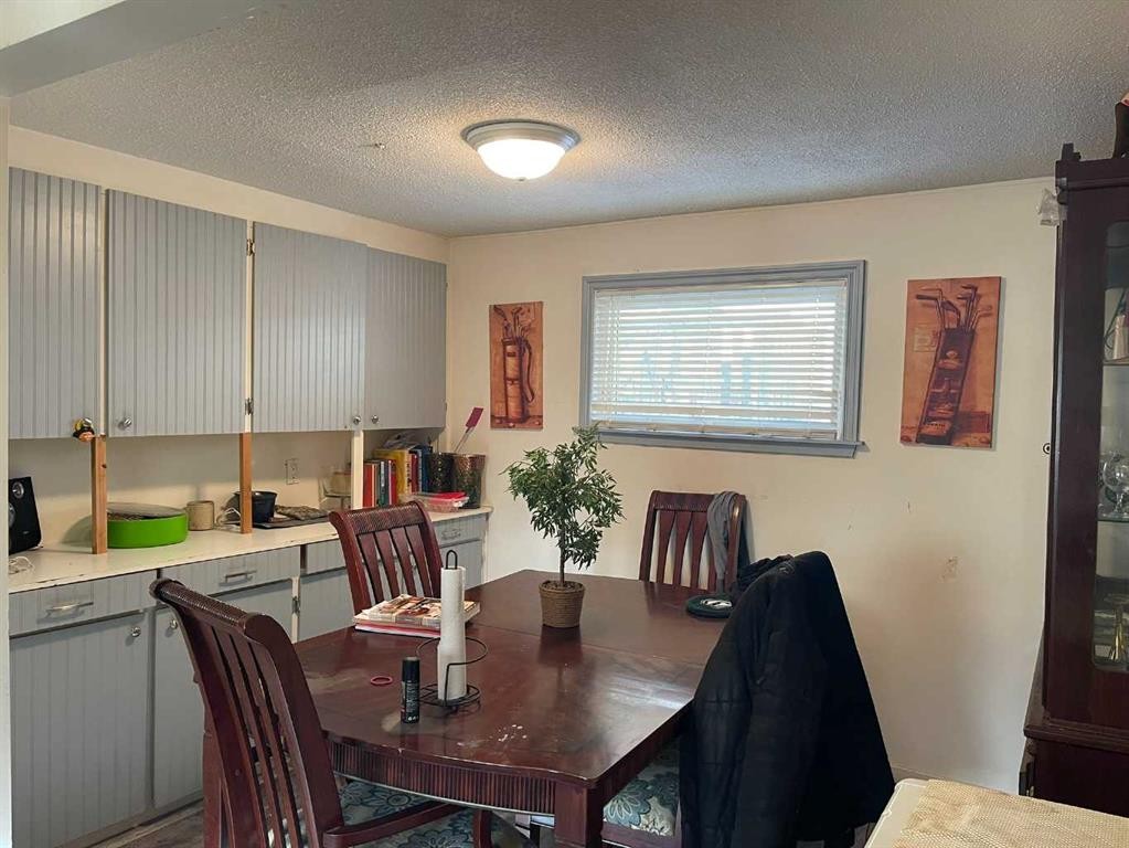 3629 51 Avenue, Red Deer, AB - Indoor Photo Showing Dining Room