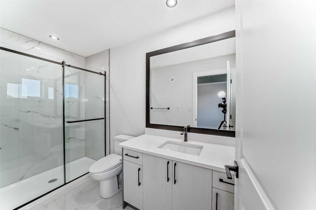 19 Lavelle Close, Red Deer, AB - Indoor Photo Showing Bathroom