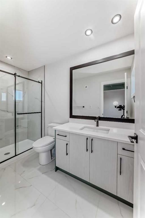 19 Lavelle Close, Red Deer, AB - Indoor Photo Showing Bathroom
