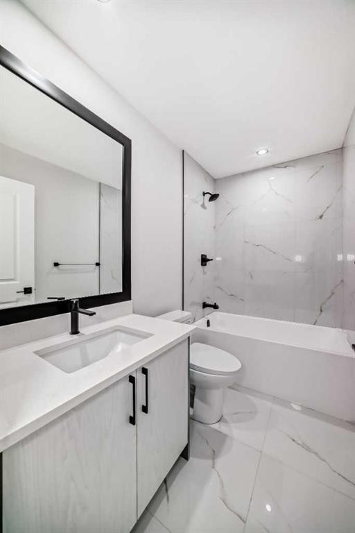 19 Lavelle Close, Red Deer, AB - Indoor Photo Showing Bathroom