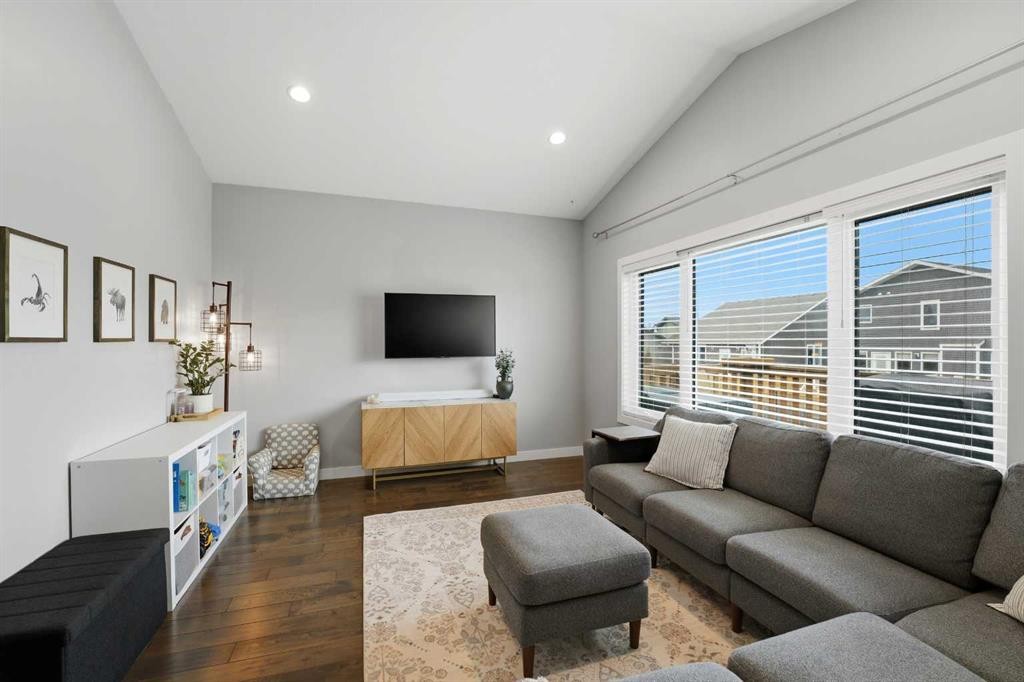 17 Vermont Close, Blackfalds, AB - Indoor Photo Showing Living Room