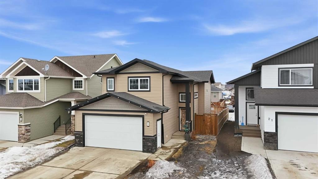 17 Vermont Close, Blackfalds, AB - Outdoor With Facade