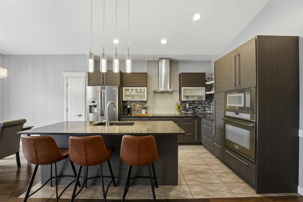 17 Vermont Close, Blackfalds, AB - Indoor Photo Showing Kitchen With Double Sink With Upgraded Kitchen