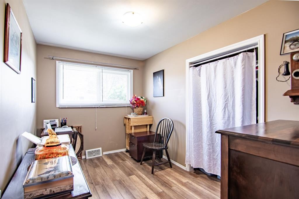 5914 56 Avenue, Red Deer, AB - Indoor