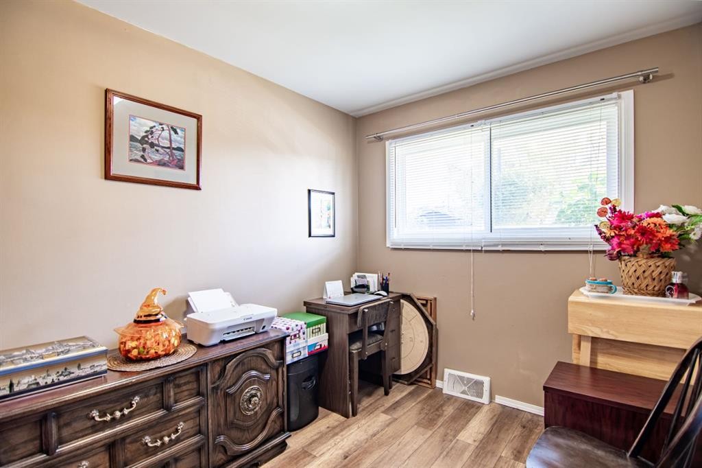 5914 56 Avenue, Red Deer, AB - Indoor