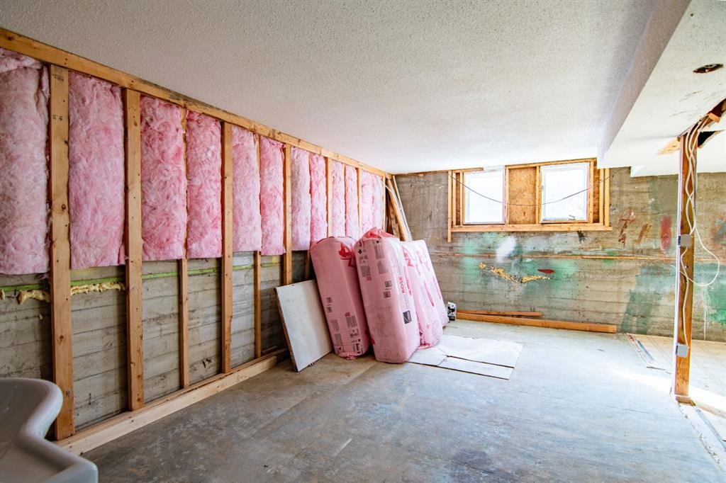 5914 56 Avenue, Red Deer, AB - Indoor With Storage