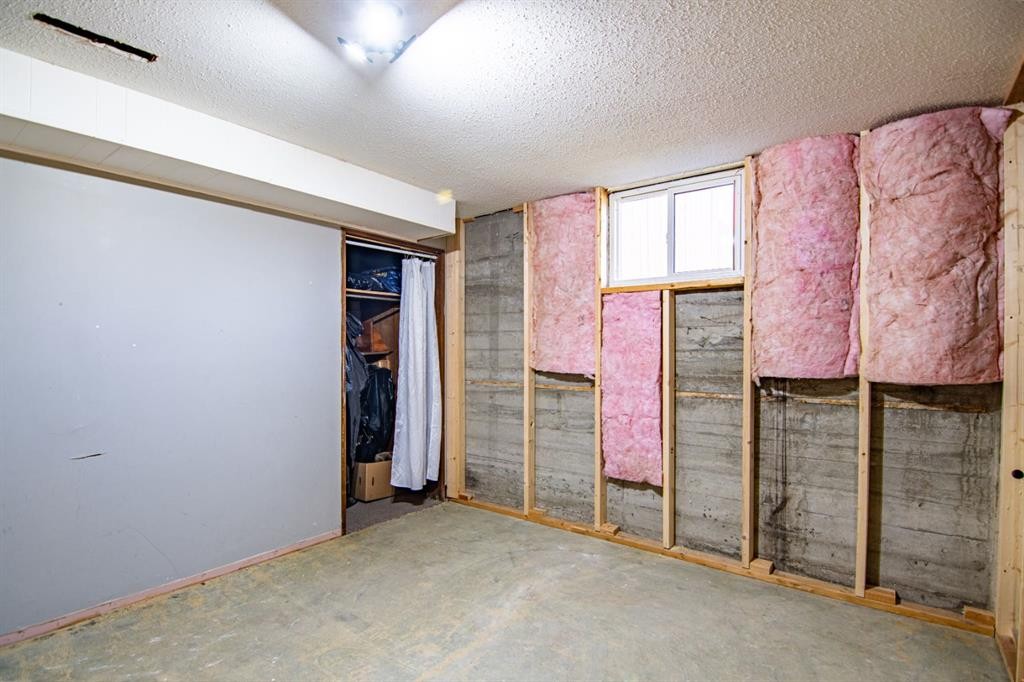 5914 56 Avenue, Red Deer, AB - Indoor Photo Showing Other Room