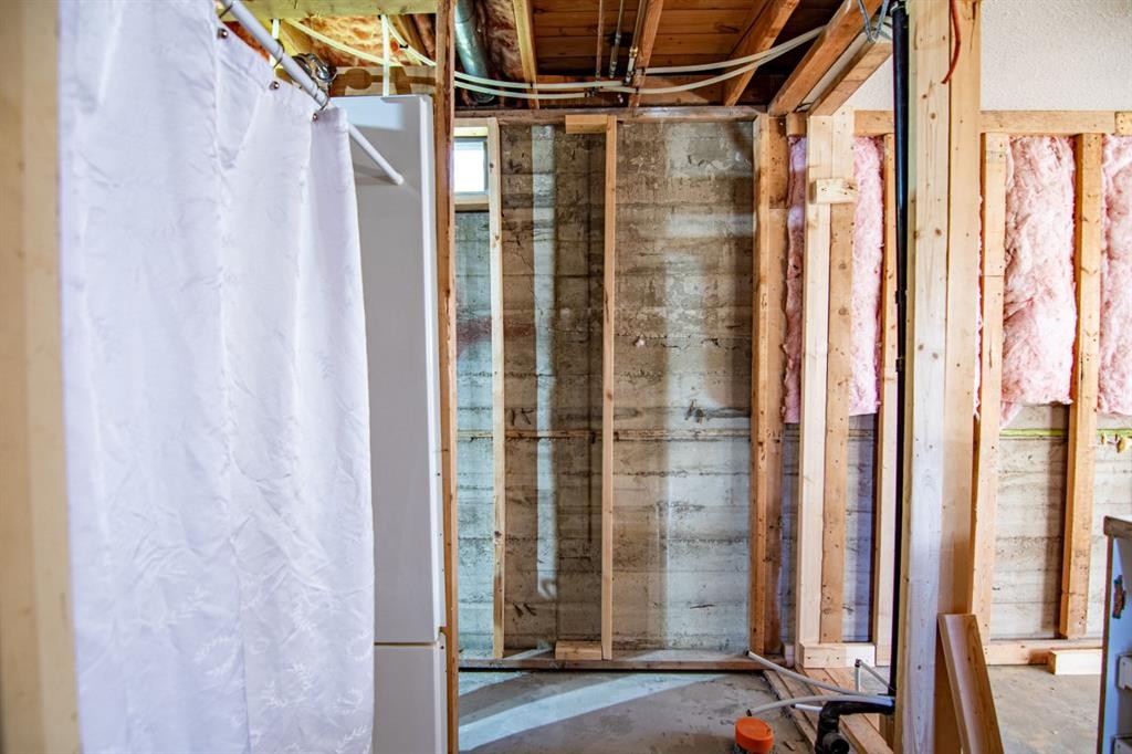 5914 56 Avenue, Red Deer, AB - Indoor