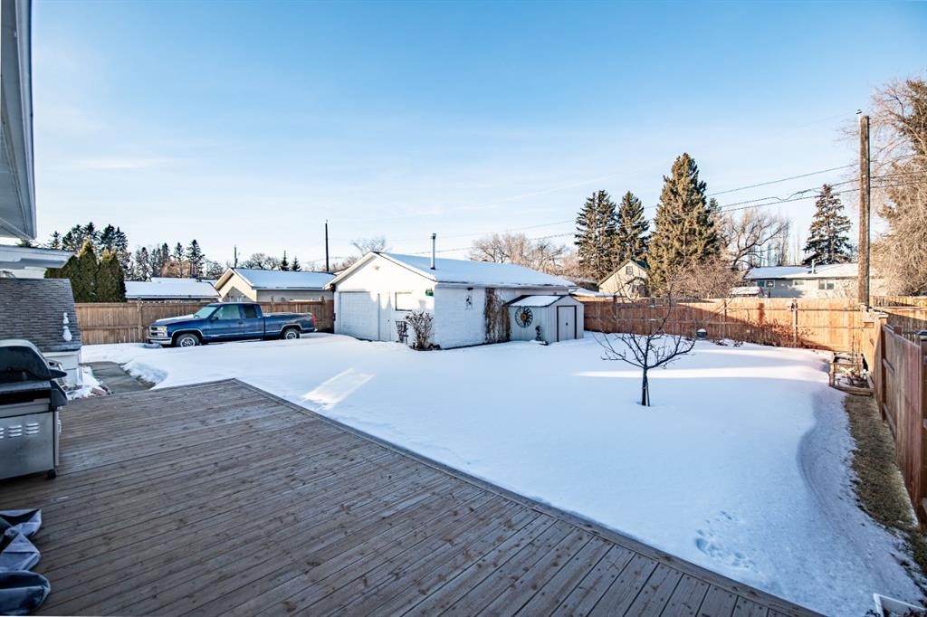 5914 56 Avenue, Red Deer, AB - Outdoor