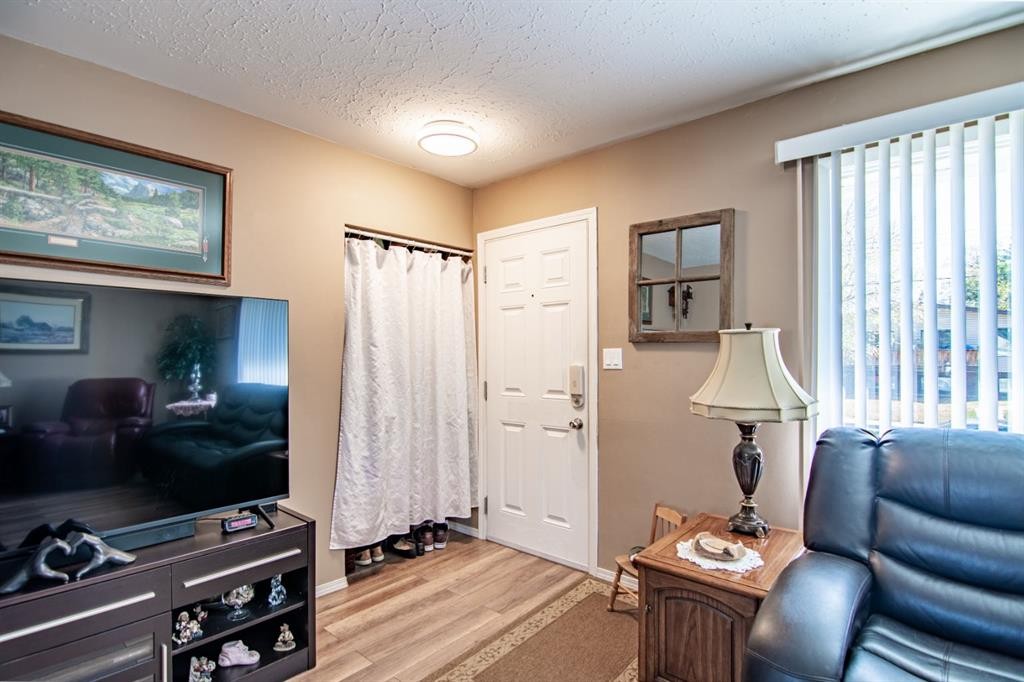 5914 56 Avenue, Red Deer, AB - Indoor